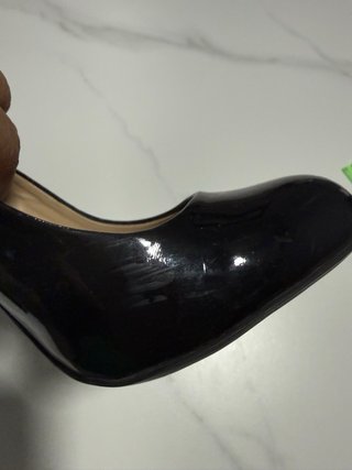 Zapatos de salón negros charol