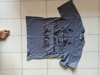 Camisetas grises gráficas anime Naruto shippuden