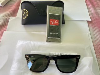 Gafas de sol Ray-Ban negras polarizadas