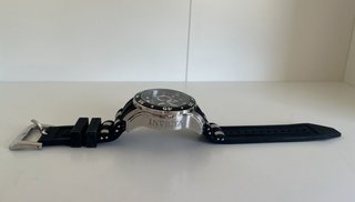 Reloj hombre Invicta Ocean Voyage Negro Plata