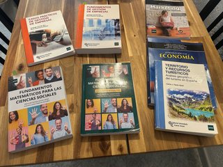 Libros grado Turismo UNED