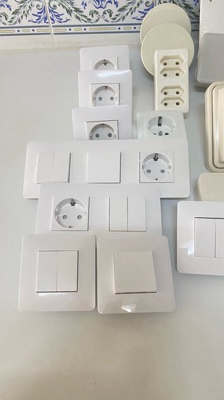 Enchufes e interruptores varios
