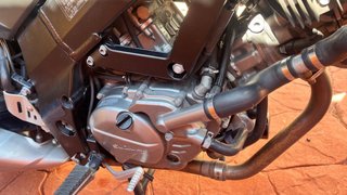 Suzuki V-Strom 650 Adventure Negra y Amarilla