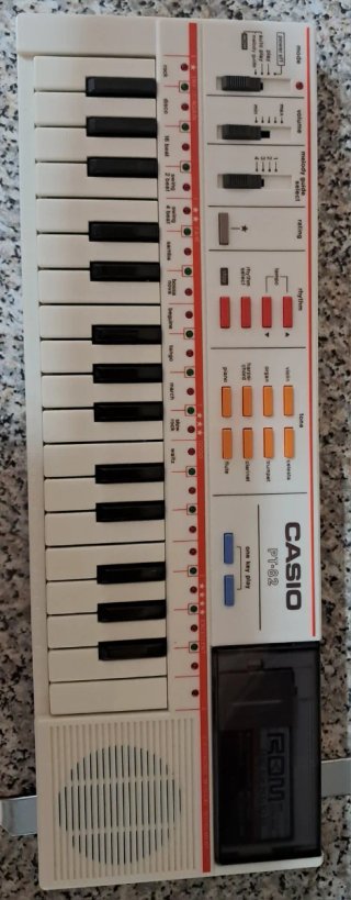 Teclado Casio PT-82 con cartucho ROM