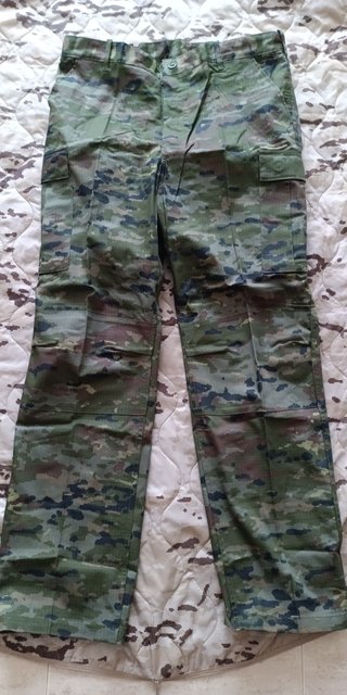 Uniforme de campaña pixelado boscoso Talla 4-L