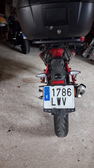 Benelli BN125 Negra y Roja