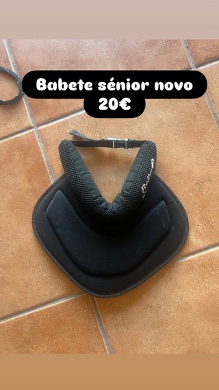 ACEITO OFERTA Babete de hóquei sénior novo