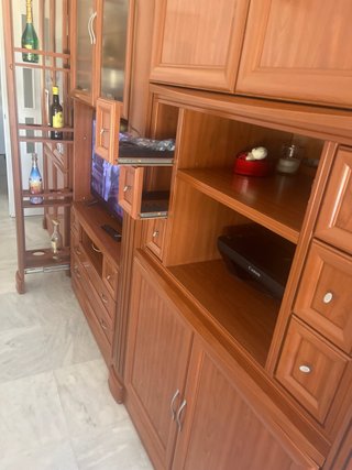 Mueble Bar Nogal con Vitrina y Cajones