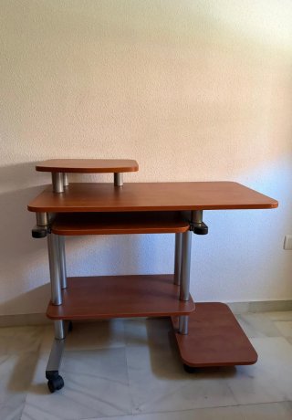 Escritorio ordenador con ruedas