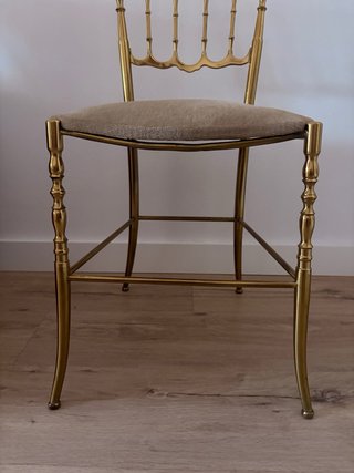 Silla estilo Luis XVI dorada