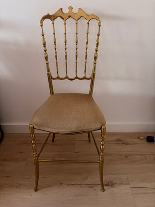 Silla estilo Luis XVI dorada