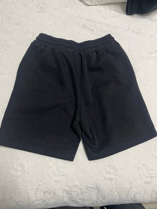 Pantalón corto negro con corazón