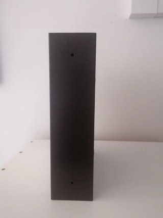 Buzón metálico plateado