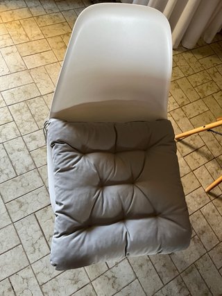 Cojín gris de tela
