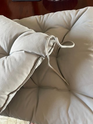 Cojín gris de tela