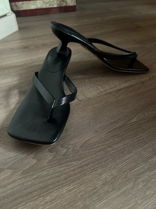 Sandalias negras tacón bajo