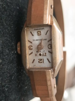 Reloj ZPOIN Antimanético Suizo Dorado