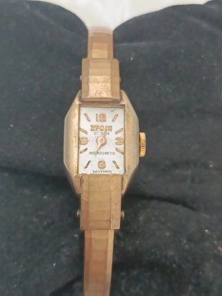 Reloj ZPOIN Antimanético Suizo Dorado