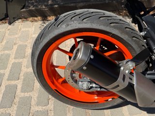 KTM Duke 125 Negra y Naranja