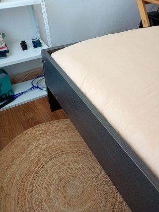 Cama individual negra y verde