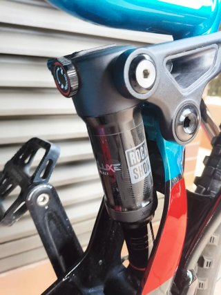Bicicleta all mountain e-MTB