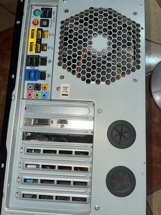 Torre PC Antec Negra