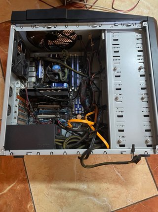 Torre PC Antec Negra