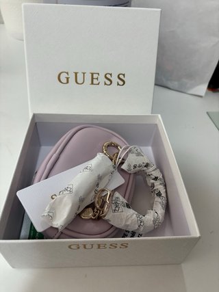 Cartera Guess dorada. Precio negociable.