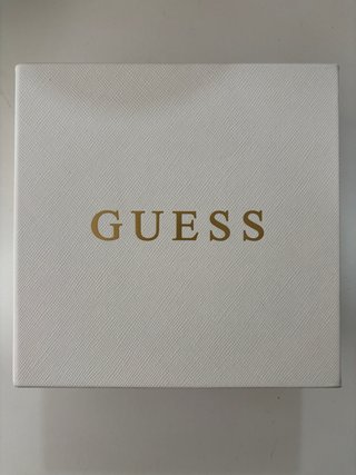 Cartera Guess dorada. Precio negociable.