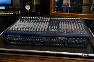 Soundcraft LX7 24 canales + Flight Case