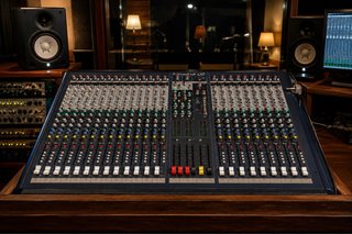 Soundcraft LX7 24 canales + Flight Case