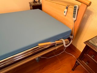 Cama hospitalaria articulada madera