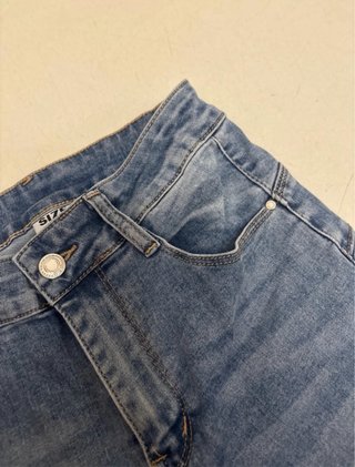 Jeans vita alta a zampa
