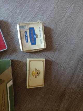 Lotto di 4 Scatole di Sigarette Antiche, aperte