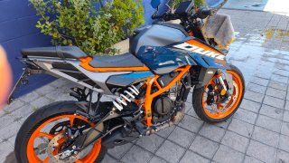 KTM 390 Duke Azul y Naranja