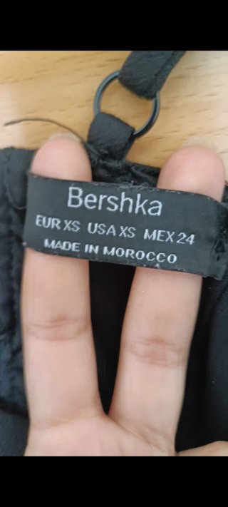 Mono corto Bershka negro encaje