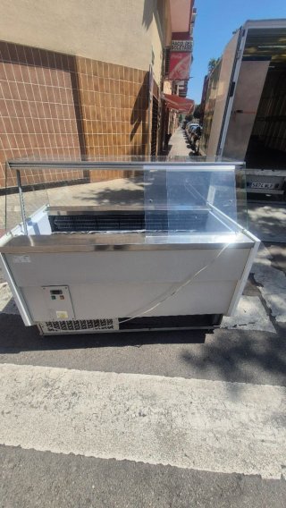 Vitrina expositora refrigerada