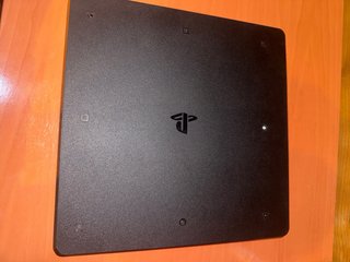 PS4 Slim Nera + Controller + 3 Giochi