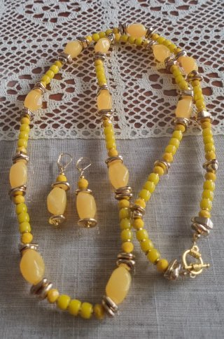 Collar y pendientes vintage hechos a mano