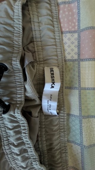 pantalones cargo Bershka grises
