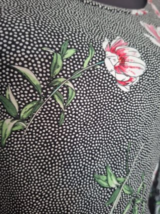 Camiseta de mujer con estampado floral
