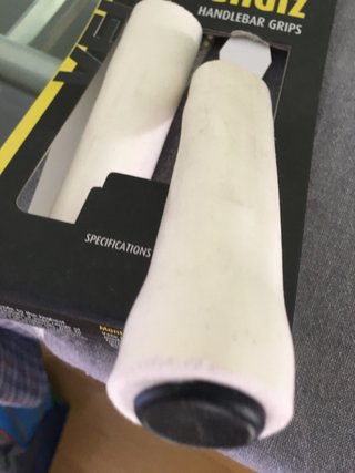 Puños y protectores manillar  conj  9 euros