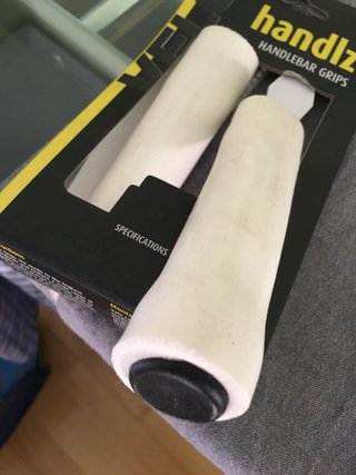 Puños y protectores manillar  conj  9 euros