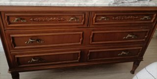 Cómoda de madera con mármol medida de largo 1.15