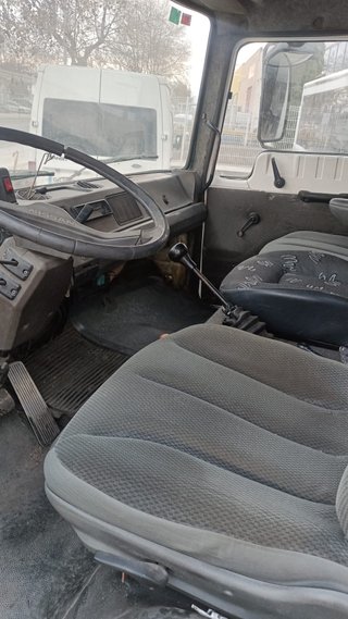 Nissan Ebro M130