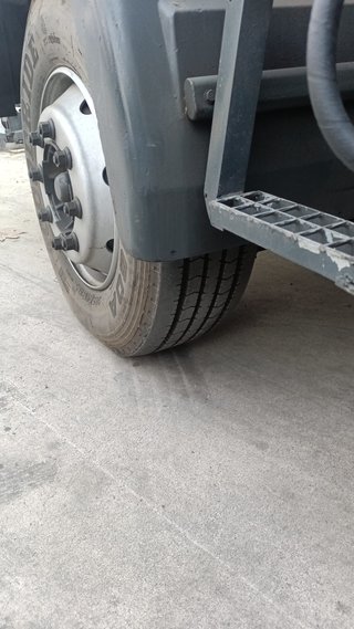 Nissan Ebro M130