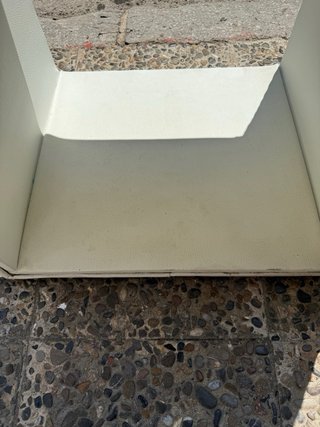 Mesita de noche blanca cubo polipiel