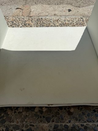 Mesita de noche blanca cubo polipiel