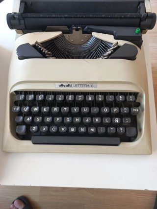 Máquina de escribir Olivetti Lettera 10