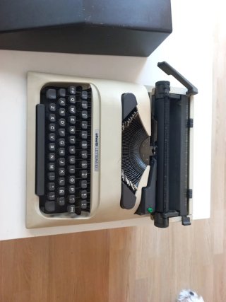 Máquina de escribir Olivetti Lettera 10